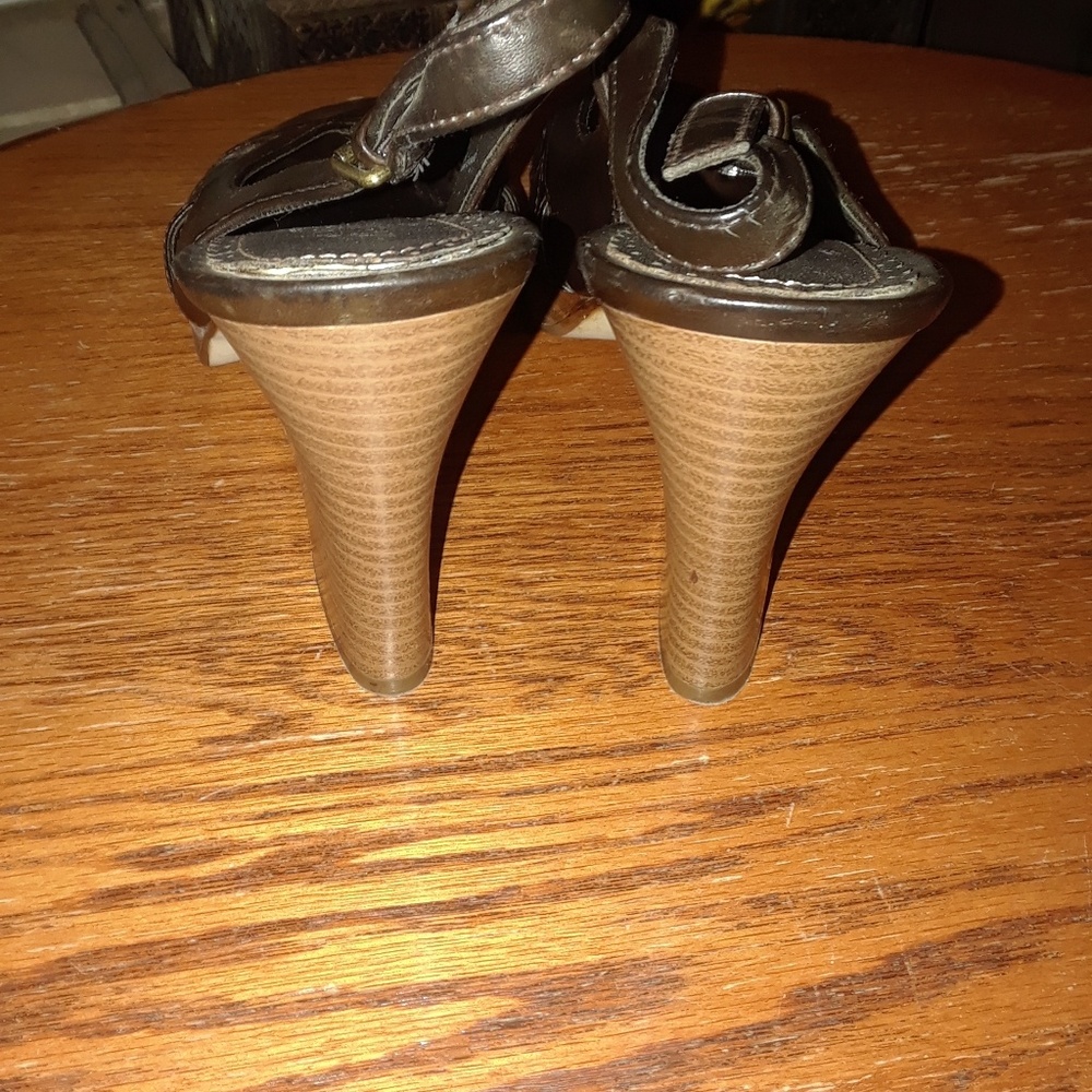 CUTE HEELS - Picture 6 of 8